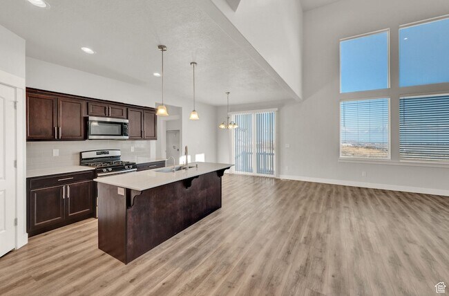 Building Photo - 106 N Midland Dr