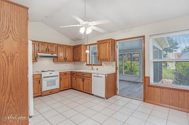 Building Photo - "Charming 3-Bedroom Home with 1400 Sq Ft of Cozy Living Space in Bossier City!"