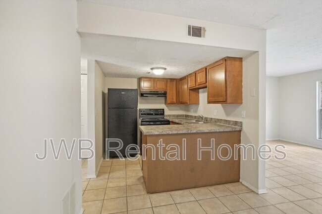 Building Photo - 909 Bert Rd