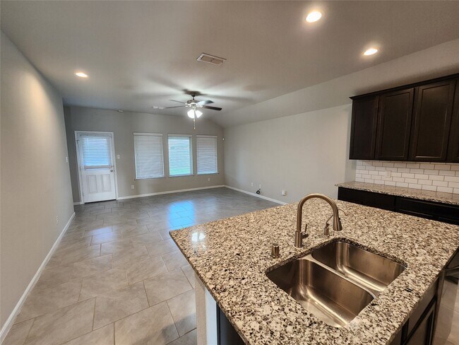 Building Photo - 1310 Central Heights Dr