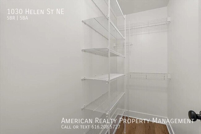 Building Photo - 1030 Helen St NE