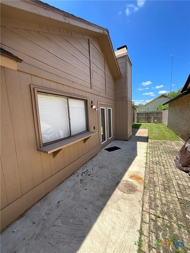 Building Photo - 519 Rattan Dr