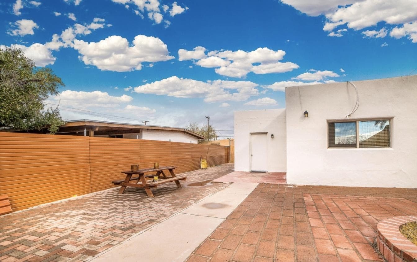 Building Photo - 415 E 23rd St