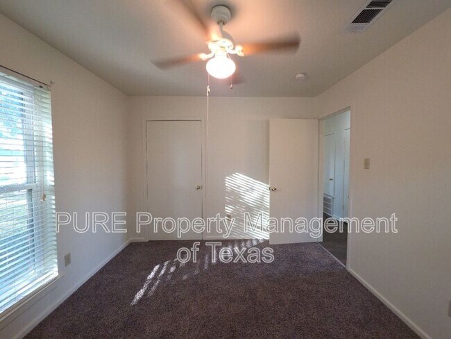 Building Photo - 304 McClendon Dr
