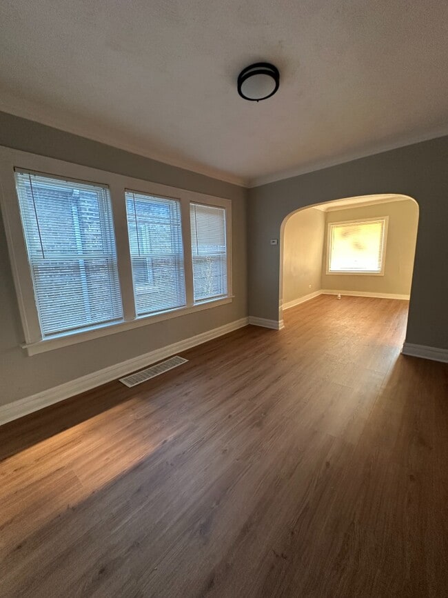 Building Photo - Spacious 4BR/1BA Chicago Brick Home – Fenced Backyard