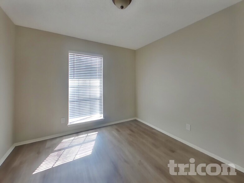 Building Photo - 2710 Jewell Dr