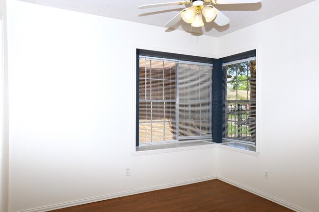 Building Photo - 135 Cotton Dr