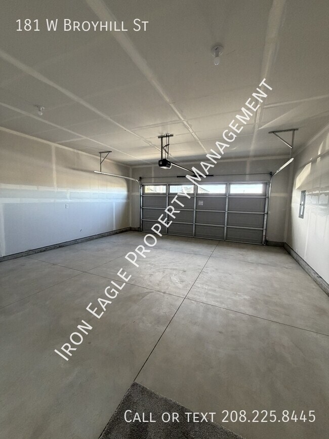 Building Photo - 181 W Broyhill St