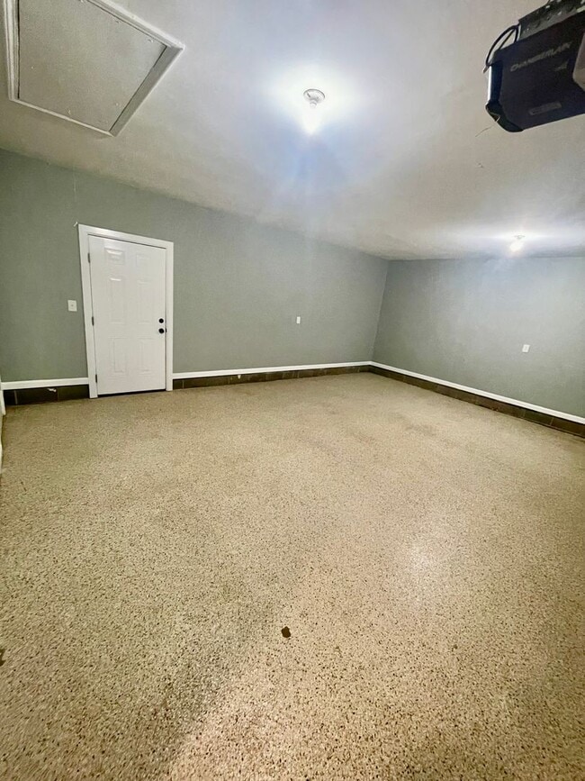 Building Photo - Welcome to this stunning 3-bedroom, 2.5-ba...