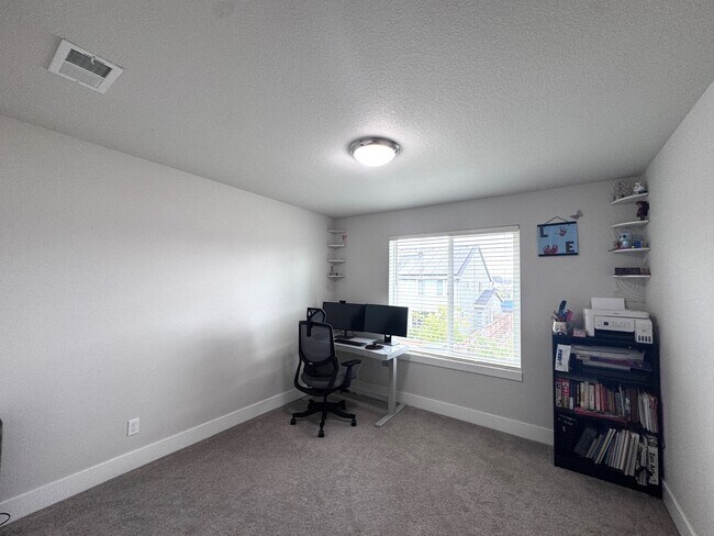 Building Photo - 4078 SE 70th Ave
