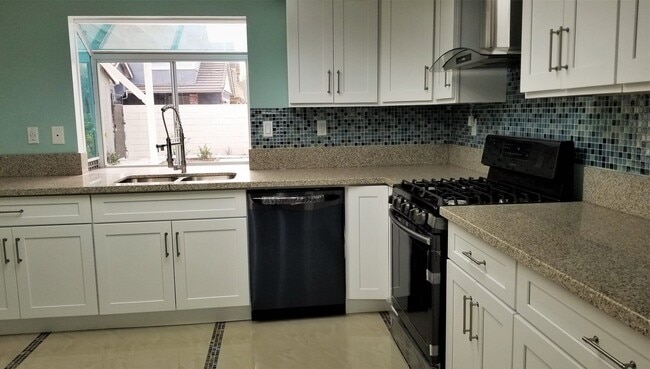 Building Photo - 4 Bedrooms, 3 Baths, 2,809 sq. ft. Home in Canoga Park