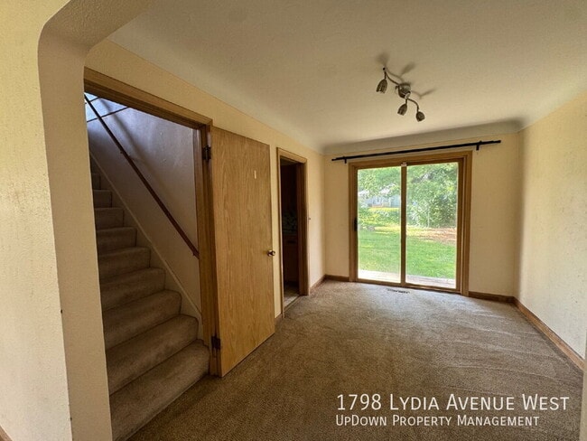 Building Photo - 1798 Lydia Ave W