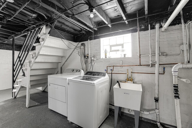 Building Photo - 16310 Carse Ave