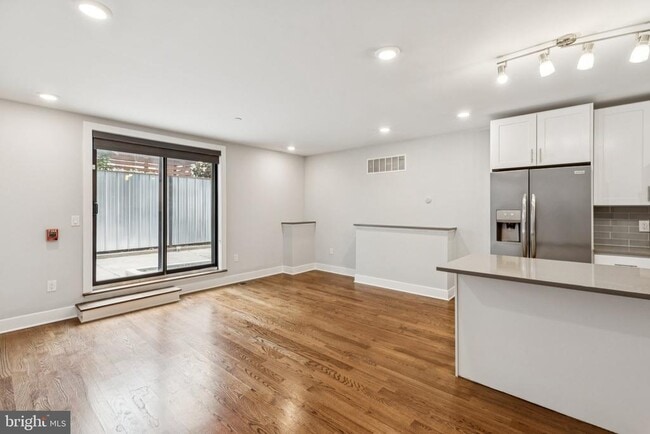 Building Photo - 814 N Uber St