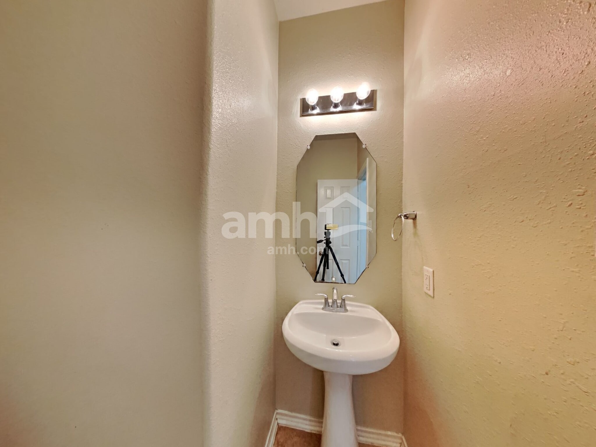 Building Photo - 21349 Thurston Crossing Dr