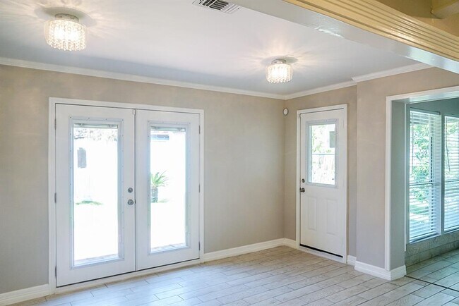Building Photo - 7626 Coachwood Dr