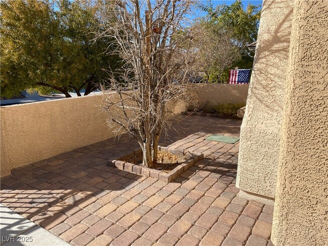 Building Photo - 2768 Cherrydale Falls Dr