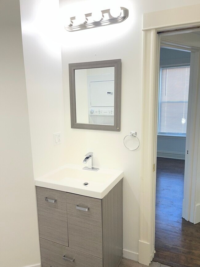 Building Photo - 3707 W Augusta Blvd