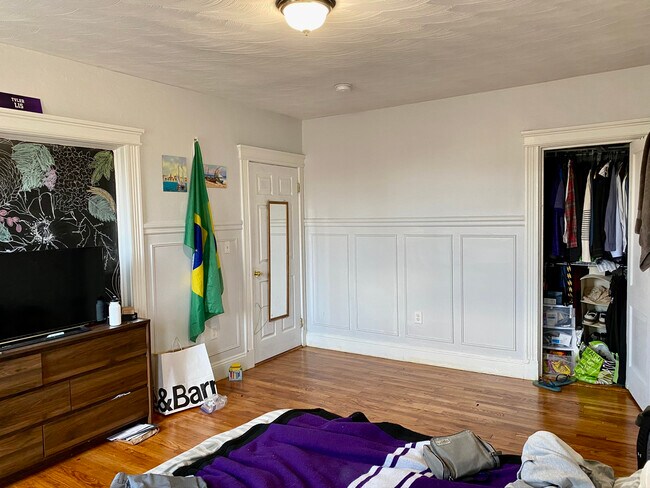 Building Photo - 76 Babcock St