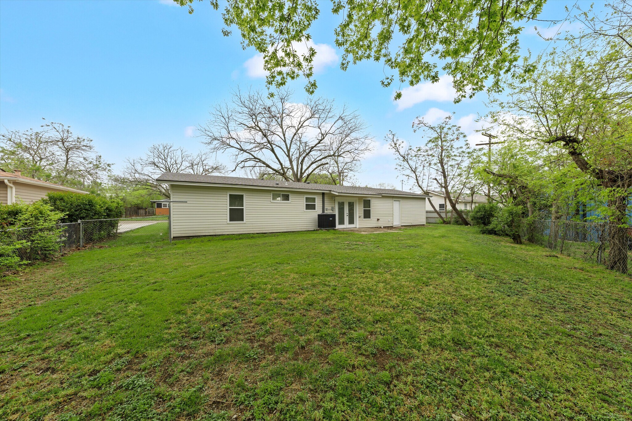 Building Photo - 1225 Meadow Brook Rd