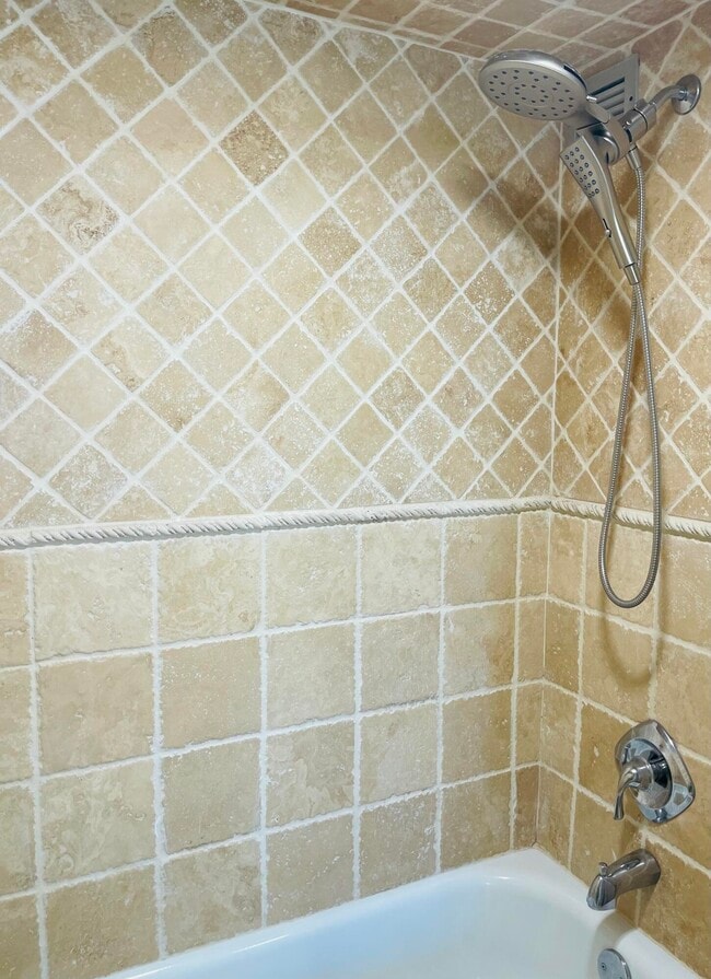 Building Photo - 1237 Hillsboro Mile