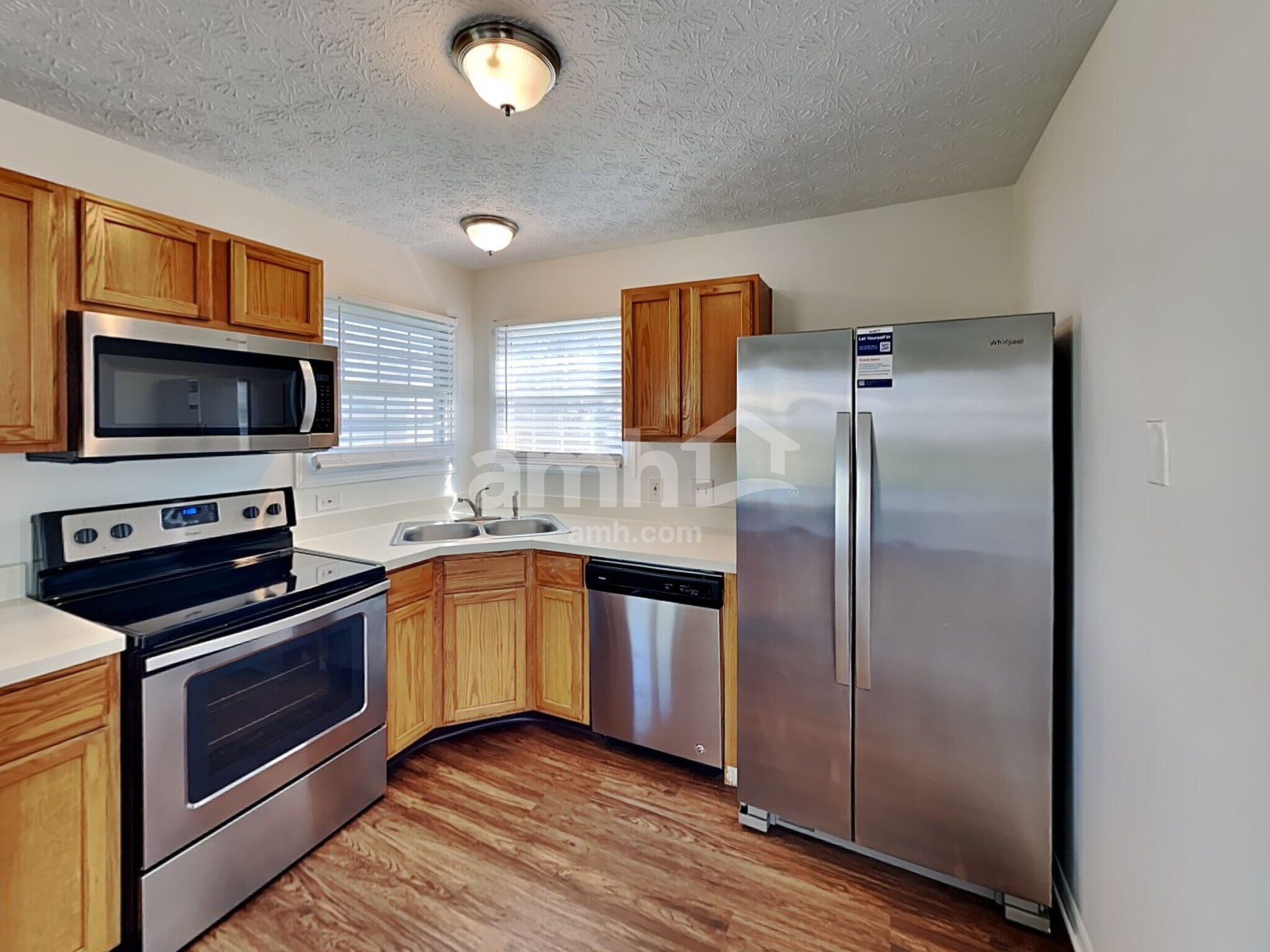 Building Photo - 1264 Village Dr