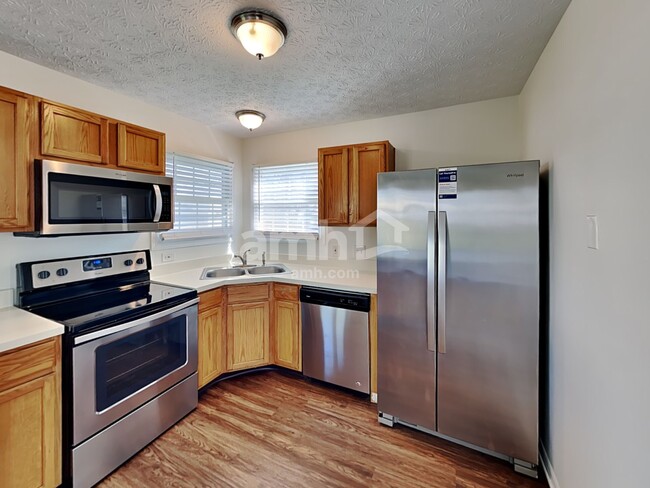 Building Photo - 1264 Village Dr