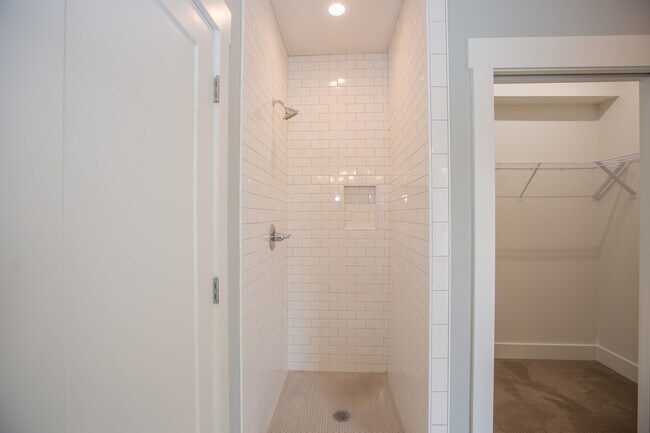 Building Photo - 6190 Tuscany Pl