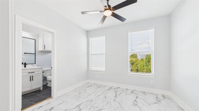 Building Photo - 3413 Daphne St