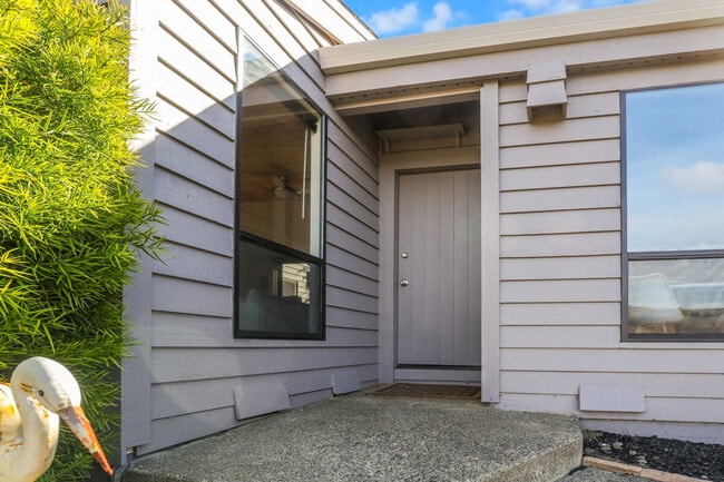 Building Photo - 112 Duck Ct