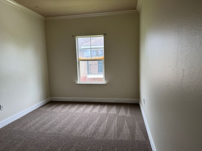 Building Photo - 3 Bedroom / 2 Bath for Lease in Denham Springs