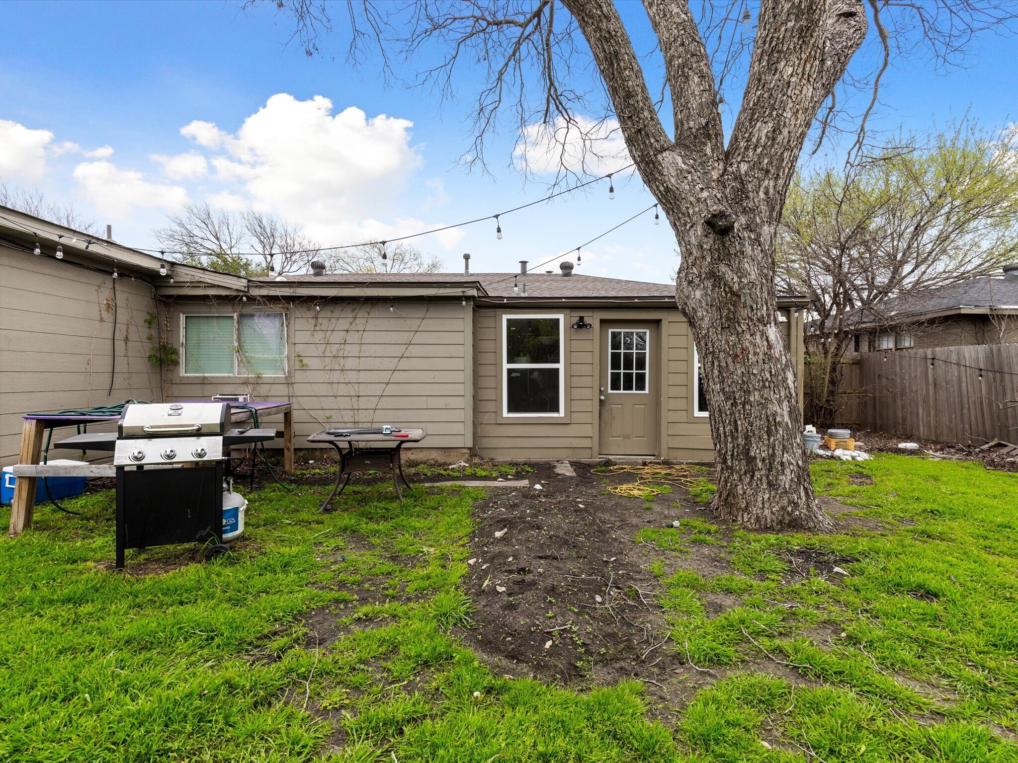 Building Photo - 4016 Acacia St