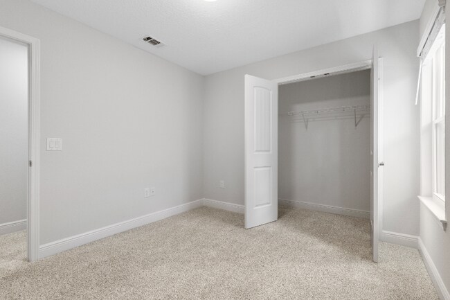 Building Photo - 8422 Rose Ave