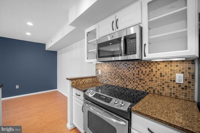 Building Photo - 10129 Green Holly Terrace