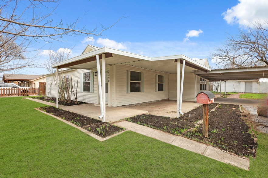 Building Photo - 2340 Harris Ln