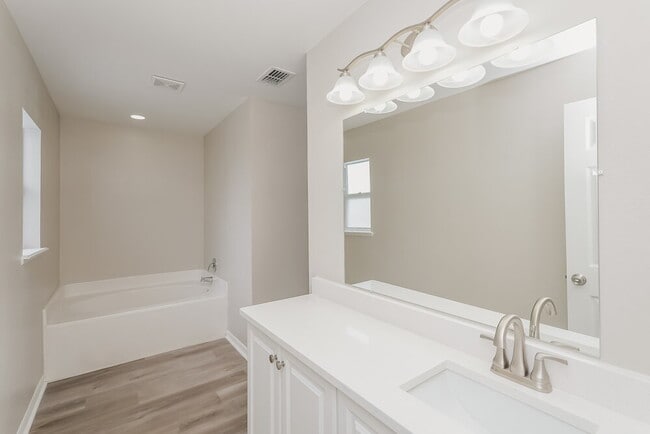 Building Photo - 12726 Kings Lake Dr