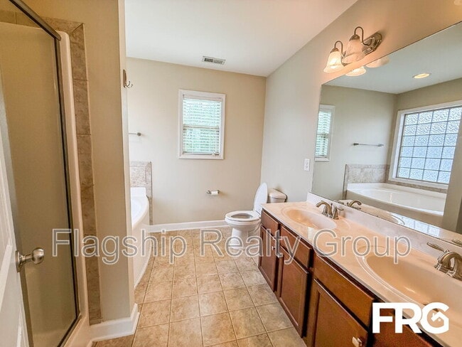 Building Photo - 1217 Teakwood Dr