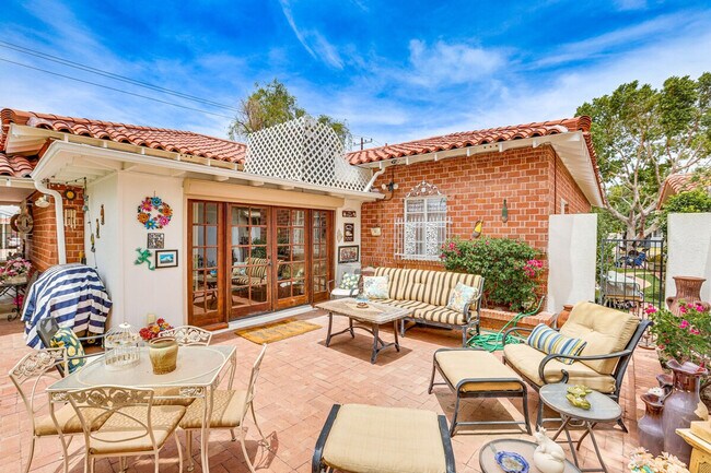 Building Photo - 107 W Windsor Ave