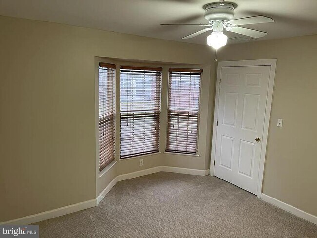 Building Photo - 8303 Bluebird Way