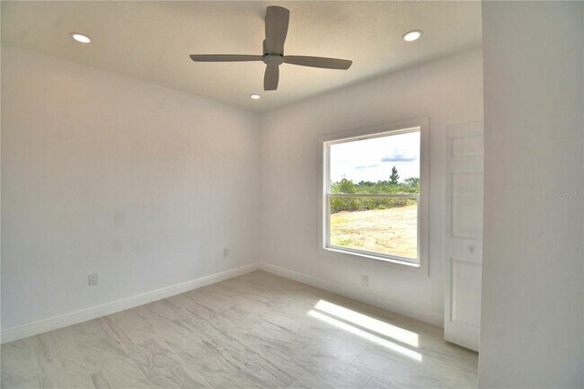 Building Photo - 7951 Sarasota Dr