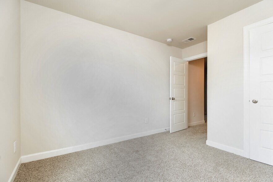 Building Photo - 131 Telford Dr