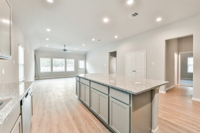 Building Photo - 3911 Sugardale St