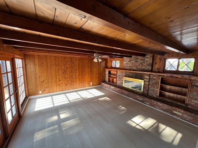 Building Photo - Burbank 3 bedroom 2 bathroom house for ren...