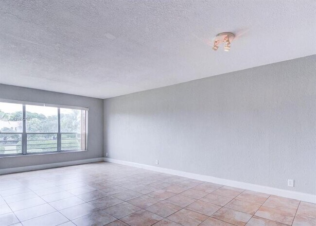 Building Photo - 7435 Woodmont Ter