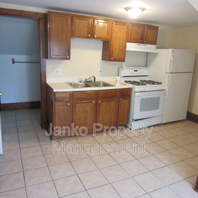 Building Photo - 2855 E 82nd St