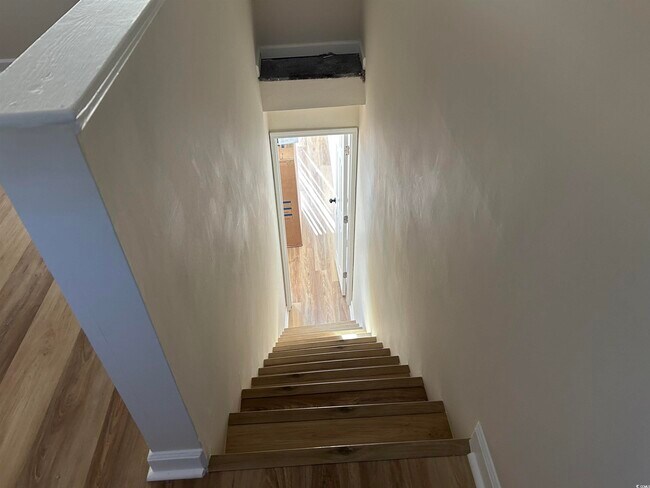 Building Photo - 800 Deer Creek Rd