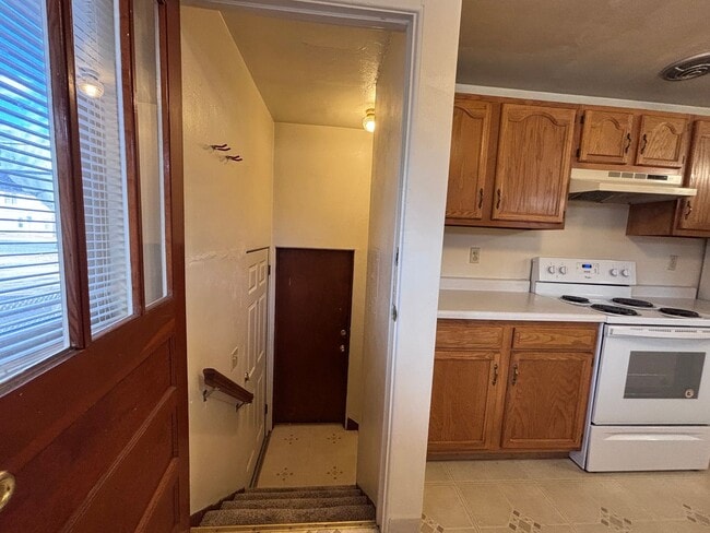 Building Photo - 4 bed, 2 Bath near Old Colorado City - MileStone Real Estate Services