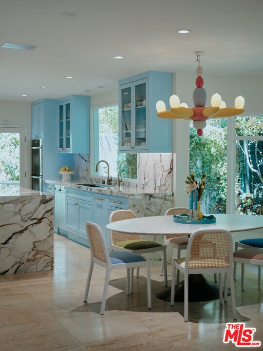 Building Photo - 661 Doheny Rd