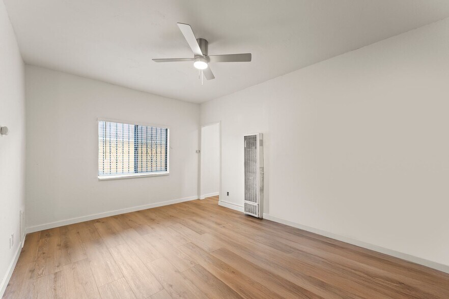 Building Photo - 182 W Vernon Ave