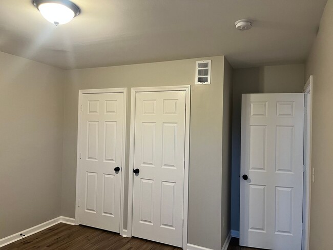 Building Photo - Two bedroom, 1.5 bath condo in High Point-...